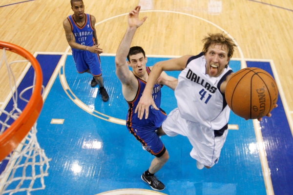 Momentka z utkání mezi Dallasem a Oklahoma City. Momentka z utkání mezi Dallasem a Oklahoma City.