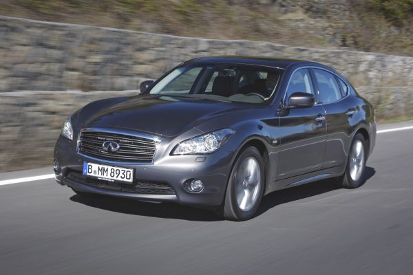 Infiniti M může zdárně konkurovat proslulým luxusním značkám.
