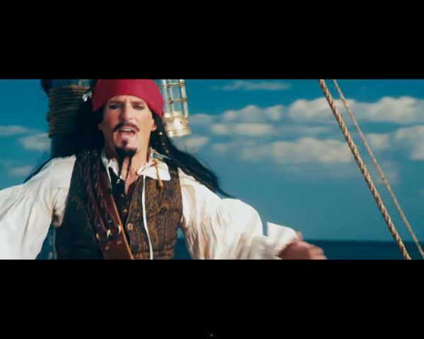 Michael Bolton jako kapitán Jack Sparrow. Michael Bolton jako kapitán Jack Sparrow.