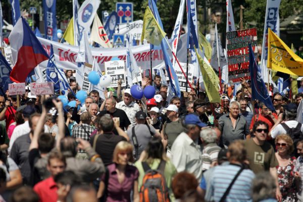 Česká pošta zaplatila svým zaměstnancům za účast na demonstraci.