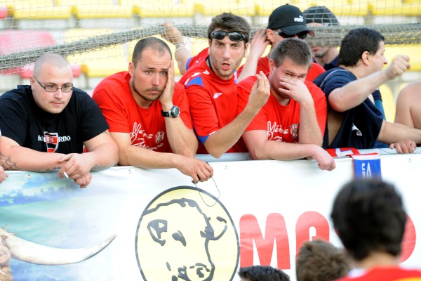 Zklamaní a naštvaní fanoušci Brna po zápase v Příbrami. Zklamaní a naštvaní fanoušci Brna po zápase v Příbrami.