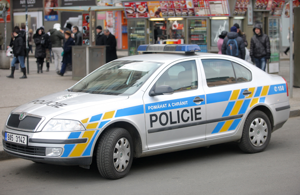 Falešný policejní vůz vypadal podobně jako pravý (ilustrační foto). Falešný policejní vůz vypadal podobně jako pravý (ilustrační foto).