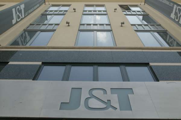 Centrální banka měla v J&T Bance kontrolovat záležitosti týkající se úvěrů. Centrální banka měla v J&T Bance kontrolovat záležitosti týkající se úvěrů.