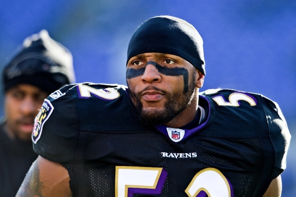 Ray Lewis varuje americkou společnost před nárůstem zločinu.