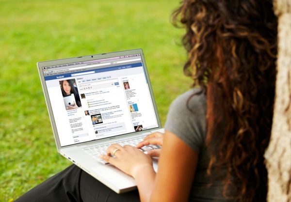 Facebook dětem do třinácti let (ne)škodí. Facebook dětem do třinácti let (ne)škodí.