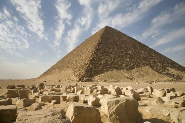 Pod egyptskou zemí se prý skrývá 17 dosud neobjevených pyramid.