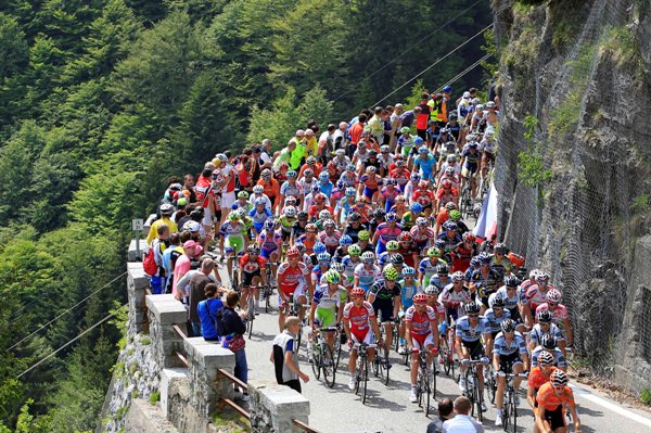 Momentka z cyklistického závodu Giro d'Italia.