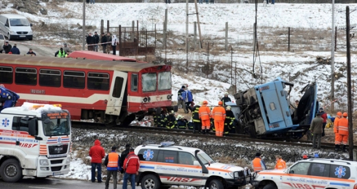 Při nehodě zemřelo 12 lidí, dalších 19 bylo zraněno.