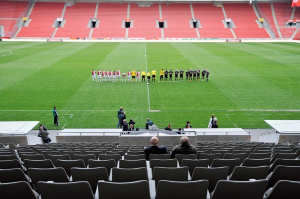 Slávisté a fanoušci Bohemky budou fandit mimo stadion.