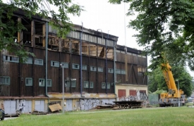 Demolice stadionu na Štvanici.