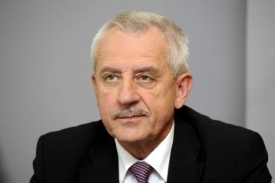 Ministr zdravotnictví chce ušetřit peníze tím, že si lidé zaplatí plomby.