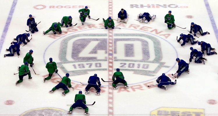 Hokejisté Vancouveru slavili celou sezonu 40 let od založení klubu. Přizvou na párty Stanley Cup?
