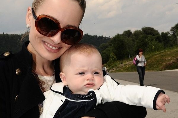 Modelka Markéta Divišová s dcerou Natálkou.