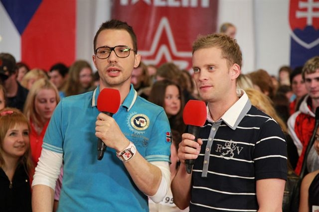 Moderátorská dvojice je již připravená: Jakub Prachař a Martin "Pyco" Rausch. 