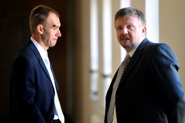 Peter Drobisz (vlevo) u soudu. Peter Drobisz (vlevo) u soudu.