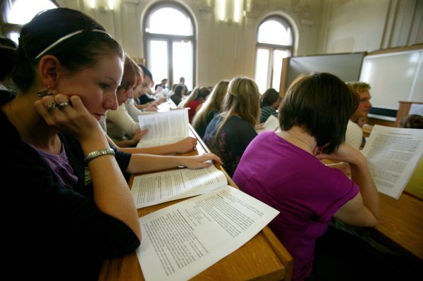 Studium na veřejných vysokých školách nebude zadarmo, plánuje věcný návrh zákona. Studium na veřejných vysokých školách nebude zadarmo, plánuje věcný návrh zákona.