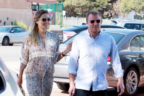 Guy Ritchie s přítelkyní Jacqui Ainsleyovou.