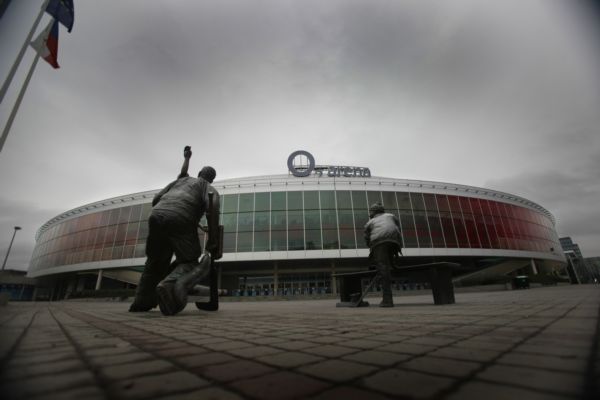 Někteří zástupci firmy Bestsport dostávali za zakázky při stavbě vysočanské arény miliony.