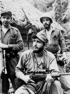 Raúl a Fidel Castrovi a Camilo Cienfuegos roku 1957.