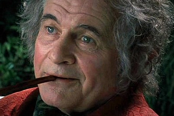 Starý Bilbo z Pána prstenů - Ian Holm. Starý Bilbo z Pána prstenů - Ian Holm.