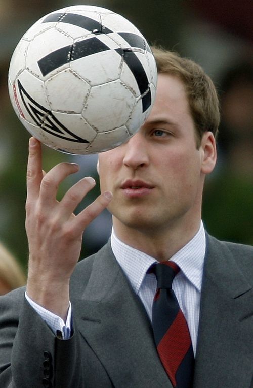 Princ William - jeden z těch, kteří protestují.