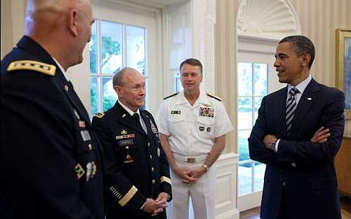 Obama se svými nejvyššími vojenskými veliteli.