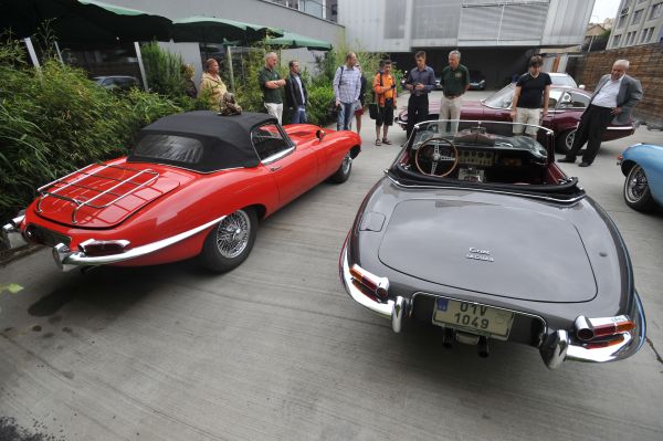 Jaguar E-Typer je považován za jeden z nejhezčích vozů automobilové historie. Jaguar E-Typer je považován za jeden z nejhezčích vozů automobilové historie.