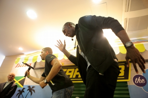 Usain Bolt v běžecké pozici. Usain Bolt v běžecké pozici.