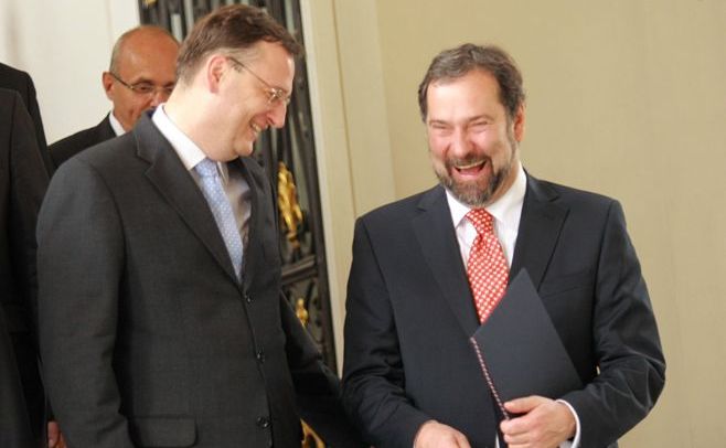 Premiér Petr Nečas a Radek John.