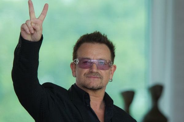 Frontman slavné irské kapely U2 Bono Vox. Frontman slavné irské kapely U2 Bono Vox.