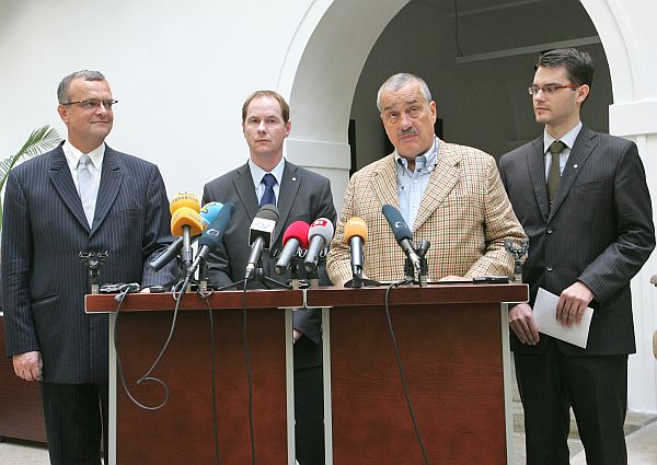 Petr Gazdík a Miroslav Kalousek (první zleva).