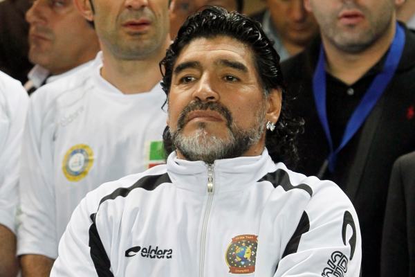 Maradona se pustil do FIFA.