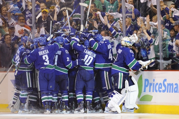 Hokejisté Vancouveru vyhráli i druhé finále Stanley Cupu.