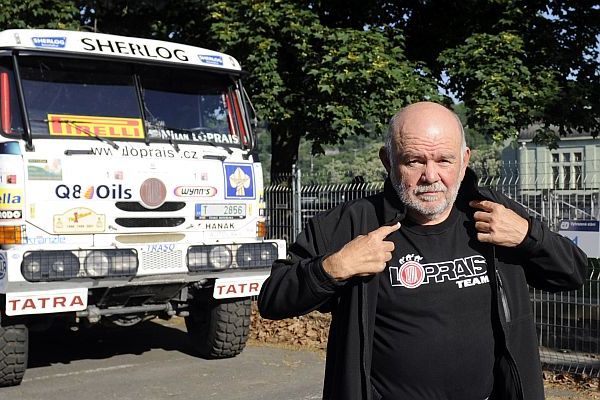 Šestinásobný vítěz Rallye Paříž-Dakar Karel Loprais má na ministerstvu dopravy na starosti bezpečnost na silnicích.