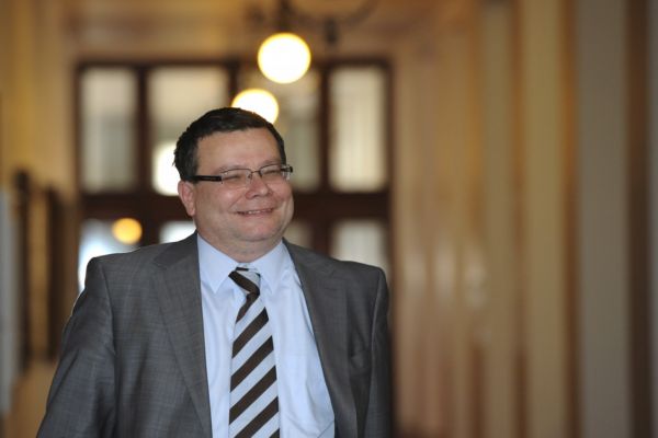 Kauza je spojena s osobou ministra Alexandra Vondry. Kauza je spojena s osobou ministra Alexandra Vondry.