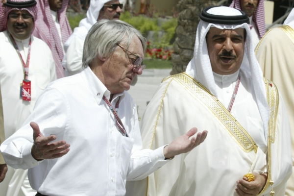 Šéf formule 1 Bernie Ecclestone a král Bahrajnu Hamád Bin Isa Al Chalífa.