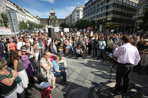 K protestu, který je organizován na internetu, se připojili už deset tisíc lidí.