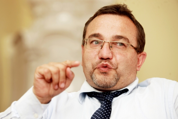 Ministr Dobeš má za sebou první ostrou zkoušku - státní maturity.