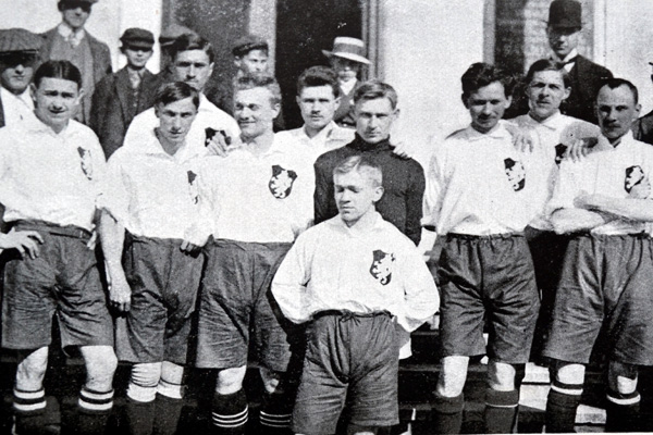 Česká fotbalová reprezentace v roce 1911.