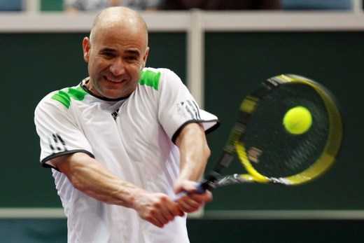Andre Agassi v utkání s Jiřím Novákem.