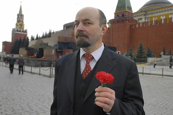 Lenin nejde pod nos ani carské, ani kapitalistické policii.