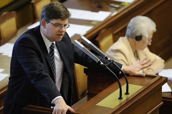Ministr spravedlnosti Jiří Pospíšil doufá, že pod jeho vedením vstoupí nový zákoník v platnost. Ministr spravedlnosti Jiří Pospíšil doufá, že pod jeho vedením vstoupí nový zákoník v platnost.