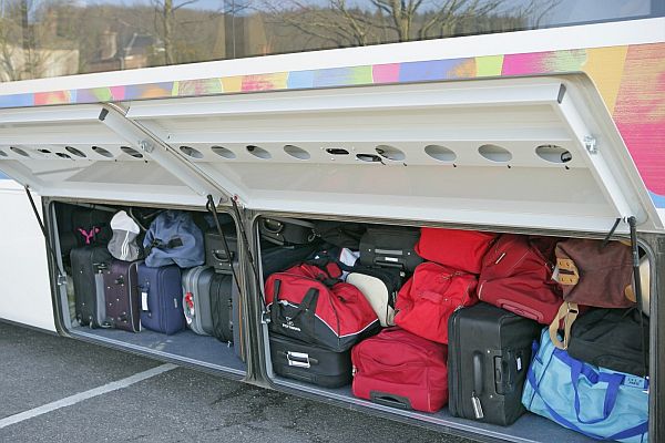 Cestující si v dobré víře odložili zavazadla do kufru autobusu (ilustrační foto).