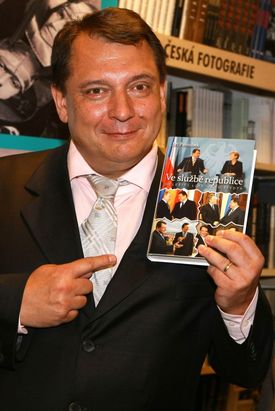 Expředseda ČSSD Jiří Paroubek ve středu pokřtil svou knihu.
