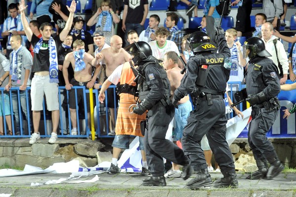 Řádění fanoušků při finále Ondrášovka Cupu. Řádění fanoušků při finále Ondrášovka Cupu.
