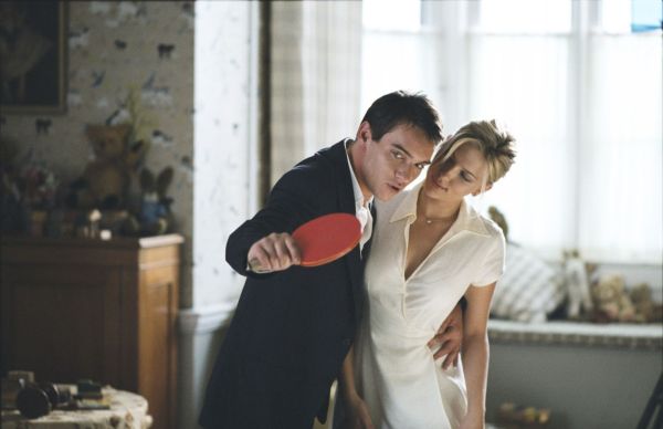 Ve kterém filmu hrála Scarlett Johanssonová s Jonathanem Rhys Meyersem? 