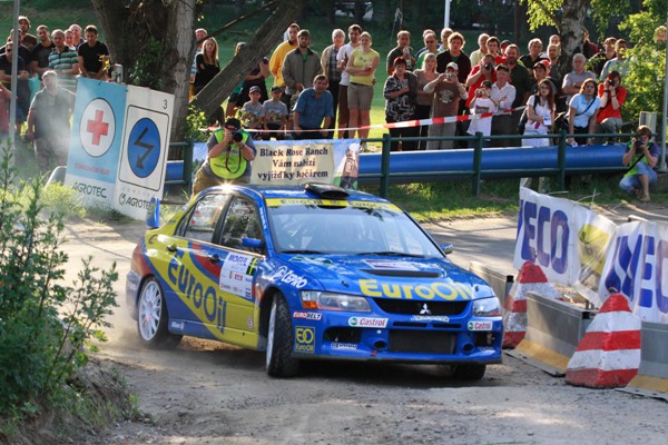 Pech během rallye.