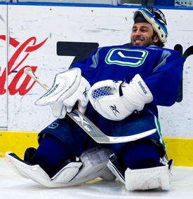 Roberto Luongo byl před pátým duelem v dobré náladě.
