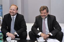 Ministr vnitra Jan Kubice (vpravo) a stínový ministr vnitra a poslanec ČSSD Jeroným Tejc.
