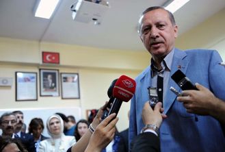 Premiér Erdogan zvítězil, ale nezískal vysněnou dvoutřetinovou většinu poslaneckých mandátů.